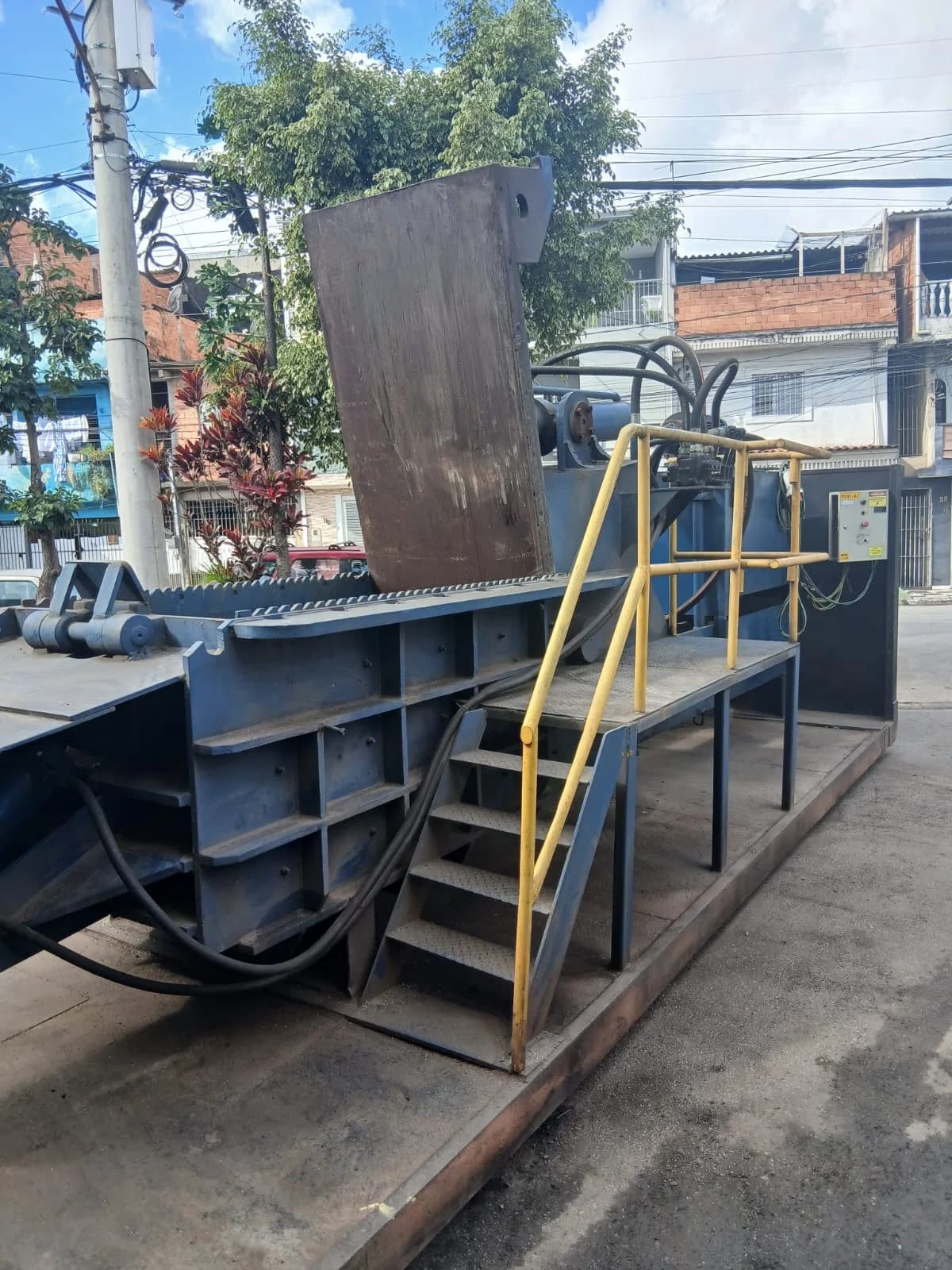 Prensa Sucateira com Motor Weg 30 CV - Foto 1