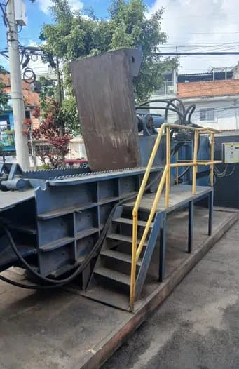 Prensa Sucateira com Motor Weg 30 CV