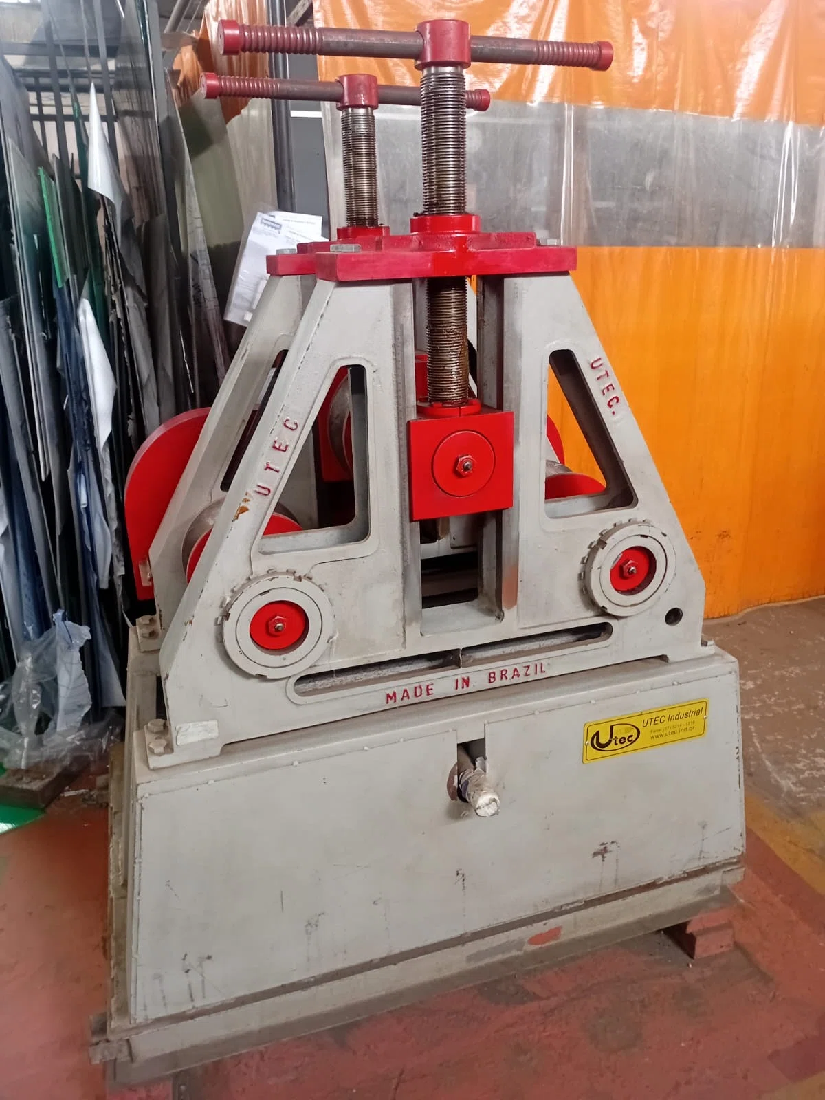 Calandra Arqueadora de Perfis Metálicos, Tubos, Metalons, Perfis “u”, Cantoneiras e Barras Chatas - Foto 1